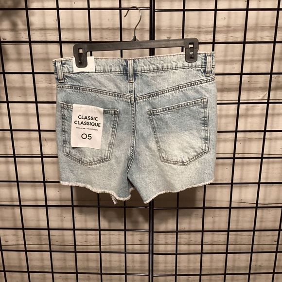 Classic Regular Rise Jean Shorts B284 - Picture 2 of 4